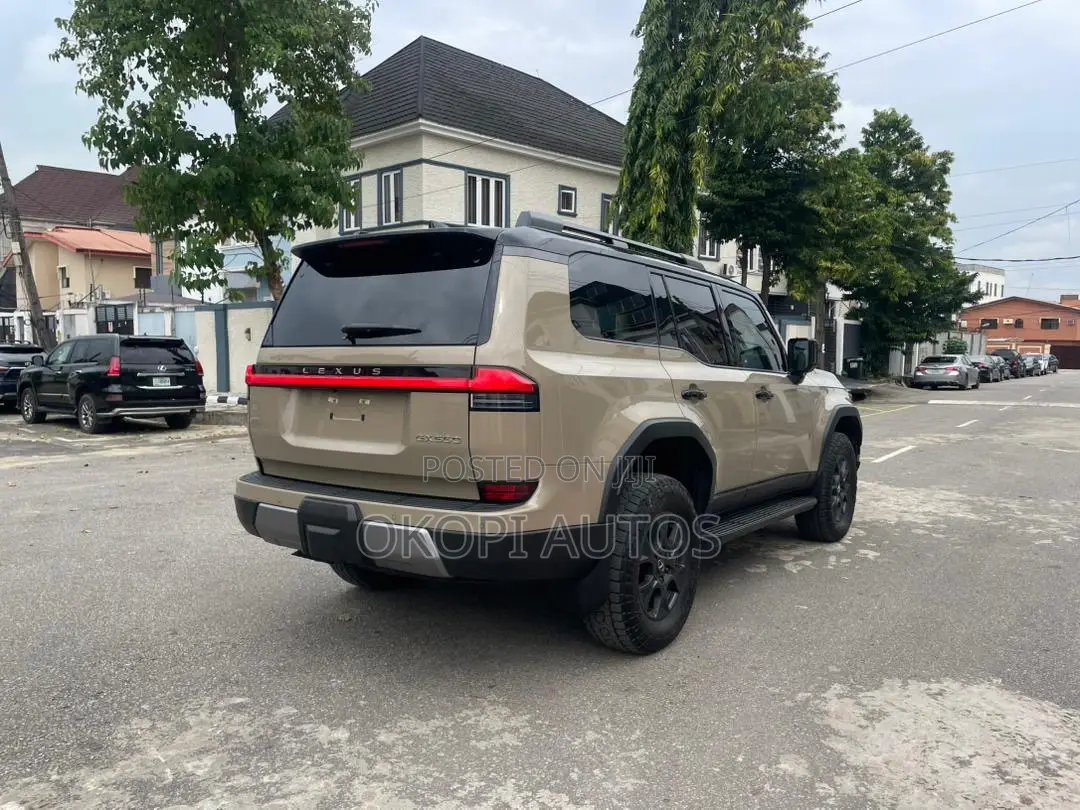 Lexus GX 2025 Gold