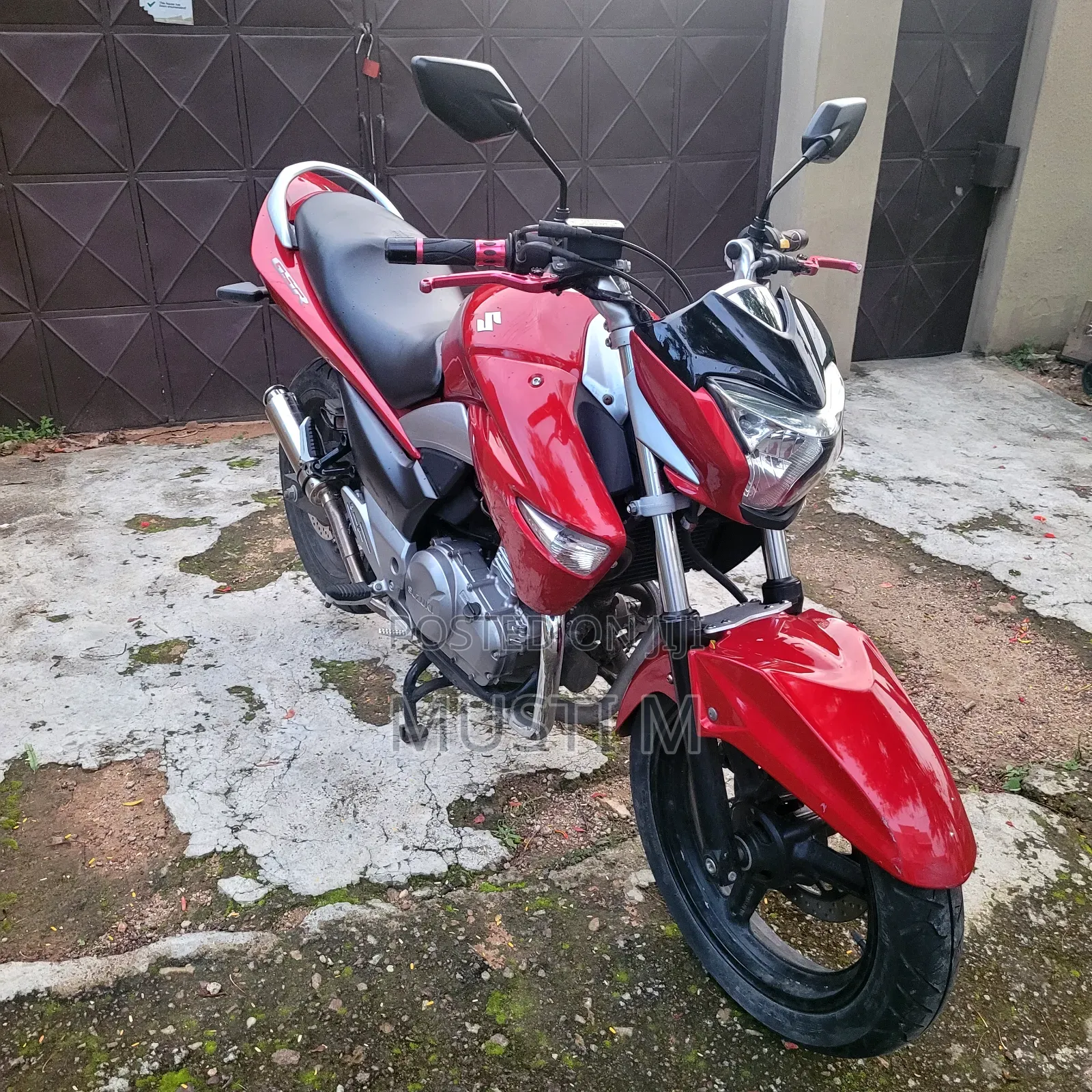 Suzuki GSR 2016 Red