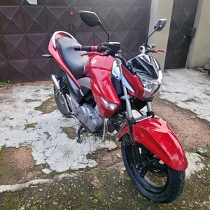 Suzuki GSR 2016 Red