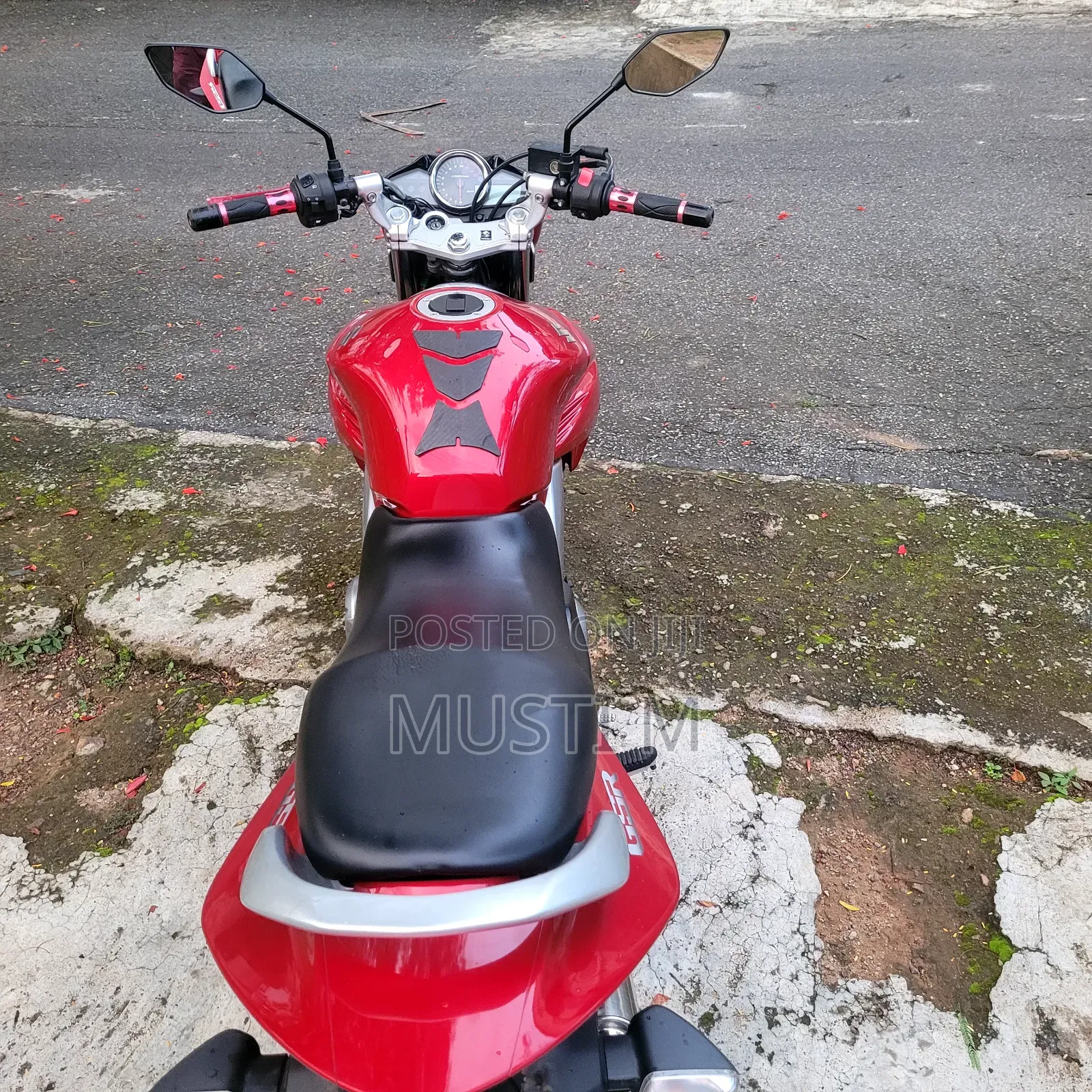Suzuki GSR 2016 Red