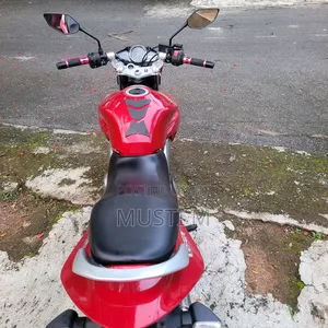 Suzuki GSR 2016 Red