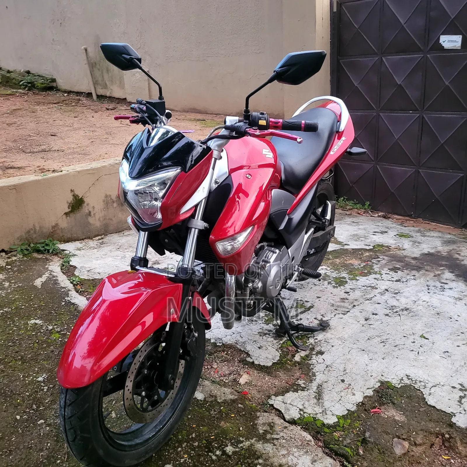 Suzuki GSR 2016 Red
