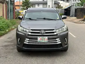 Toyota Highlander XLE 4x2 V6 (3.5L 6cyl 8A) 2017 Gray