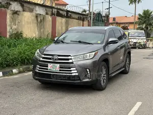 Toyota Highlander XLE 4x2 V6 (3.5L 6cyl 8A) 2017 Gray