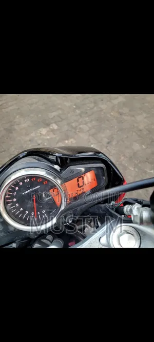 Suzuki GSR 2016 Red