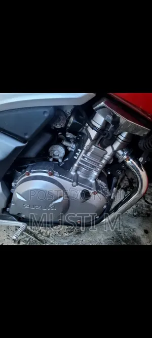 Suzuki GSR 2016 Red