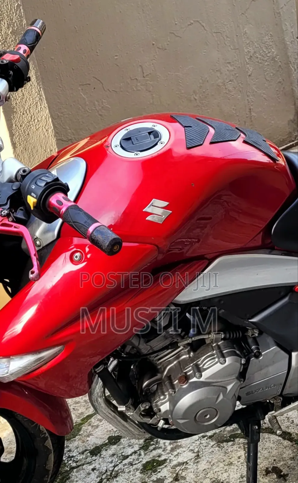Suzuki GSR 2016 Red