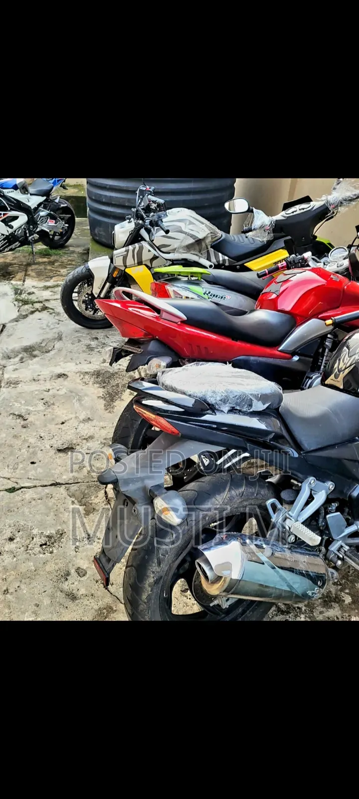 Suzuki GSR 2016 Red