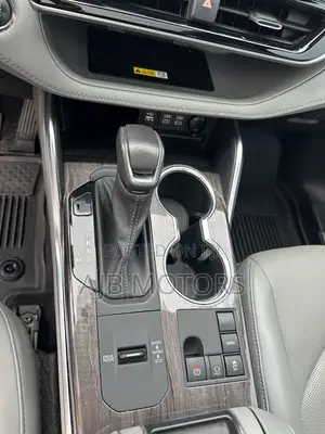 Toyota Highlander Platinum FWD 2024 Gray