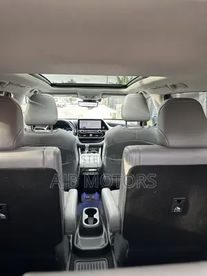 Toyota Highlander Platinum FWD 2024 Gray
