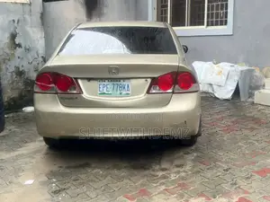 Honda Civic 2006 Gold