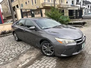 Toyota Camry SE 4dr Sedan (2.5L 4cyl 6A) 2016 Gray