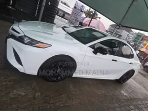 Toyota Camry 2019 White