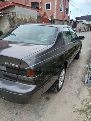 Toyota Camry LE 4dr Sedan (2.2L 4cyl 4A) 2000 Ivory