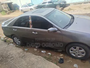 Toyota Camry LE 4dr Sedan (2.4L 4cyl 5A) 2005 Gray