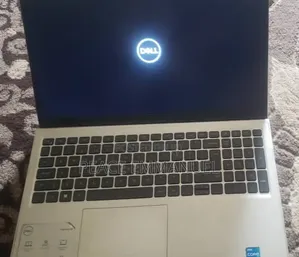 Laptop Dell Inspiron 15 3520 8GB Intel Core i5 SSD 500GB