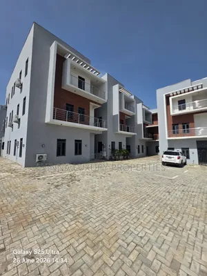 5bdrm Townhouse/Terrace in Mabushi for sale