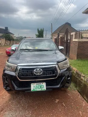 Toyota Hilux 2010 Black