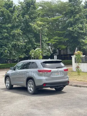 Toyota Highlander Limited Platinum 4dr SUV AWD (3.5L 6cyl 6A) 2015