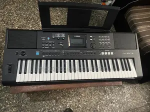 Yamaha PSR E473