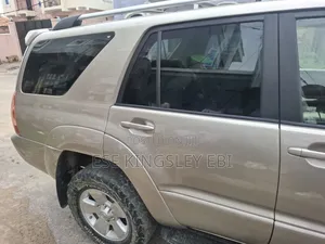 Toyota 4-Runner 2005 Gold