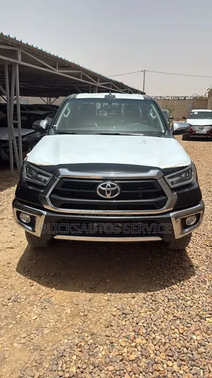 New Toyota Hilux 2025 Black