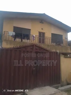 8bdrm Bungalow in Shomolu Akoka Bariga for sale