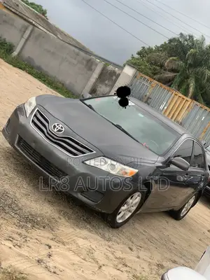 Toyota Camry LE 4dr Sedan (2.5L 4cyl 6A) 2011 Gray