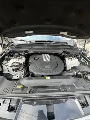 Land Rover Range Rover Sport SVR 4x4 (5.0L 8cyl 8A) 2017 Pearl