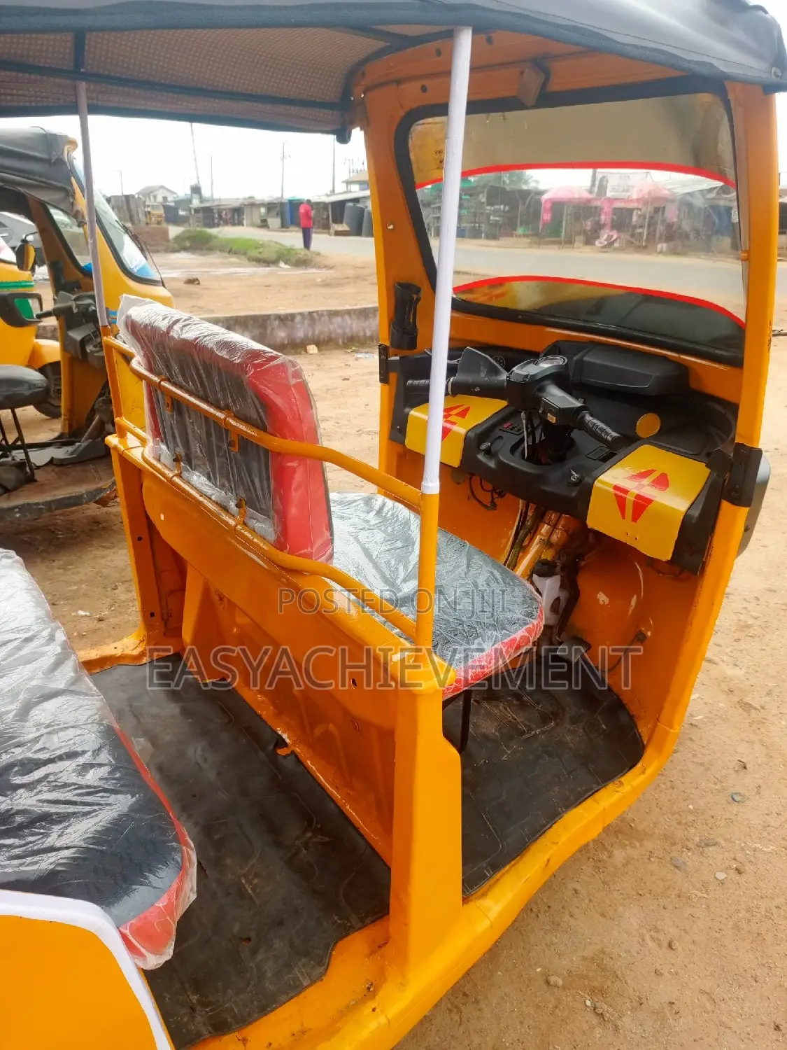TVS HLX Plus ES 2018 Yellow