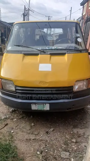 Ford Transit 2005 Yellow