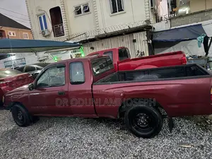 Toyota Tacoma Base 4x2 Regular Cab 103.3 in. WB 1999 Red