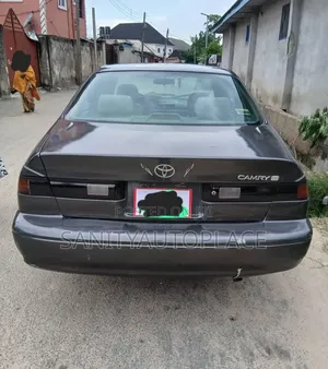 Toyota Camry 2000 Gray
