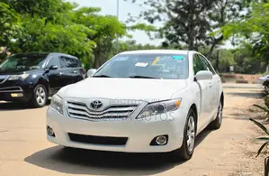 Toyota Camry LE 4dr Sedan (2.5L 4cyl 6A) 2011 White