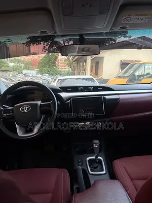 Toyota Hilux SR 4x4 2017 White