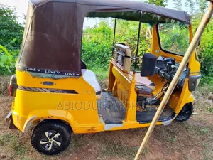 TVS King Cargo 2024 Yellow