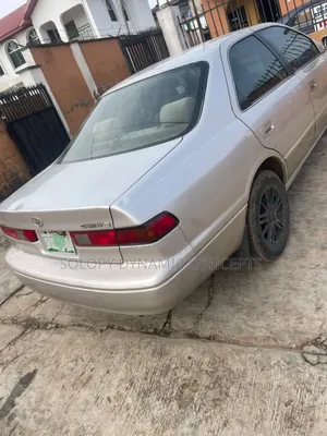 Toyota Camry LE 4dr Sedan (2.2L 4cyl 4A) 2000 Silver