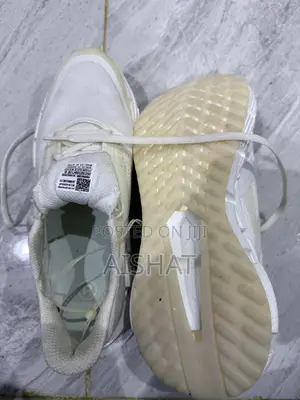 Shoe (Sneakers)