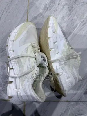 Shoe (Sneakers)