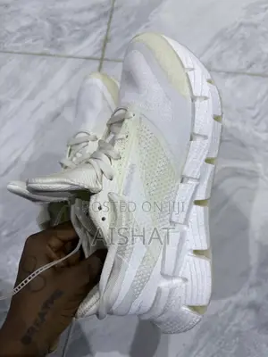 Shoe (Sneakers)