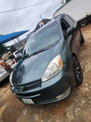 Toyota Sienna 2005 Green