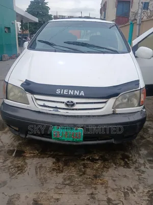 Toyota Sienna 2002 White