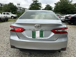 Toyota Camry LE FWD (2.5L 4cyl 8AM) 2018 Silver