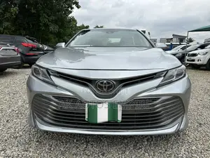 Toyota Camry LE FWD (2.5L 4cyl 8AM) 2018 Silver