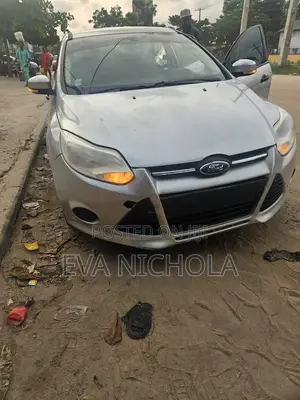 Ford Focus S Sedan FWD (2.0L 4cyl 5M) 2012 Silver