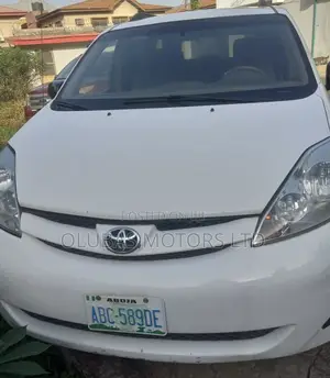Toyota Sienna LE 2008 White
