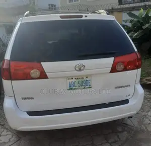 Toyota Sienna LE 2008 White