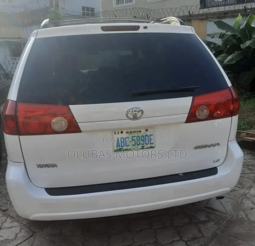 Toyota Sienna LE 2008 White