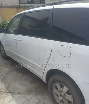 Toyota Sienna LE 2008 White