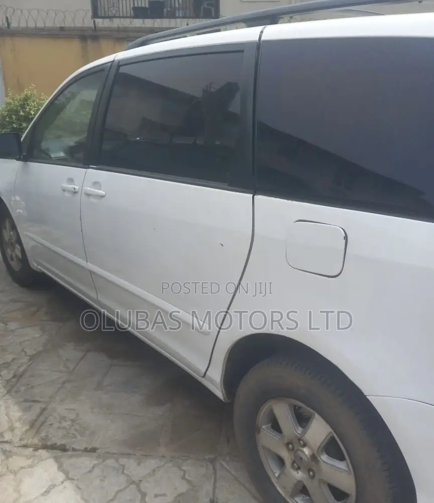 Toyota Sienna LE 2008 White